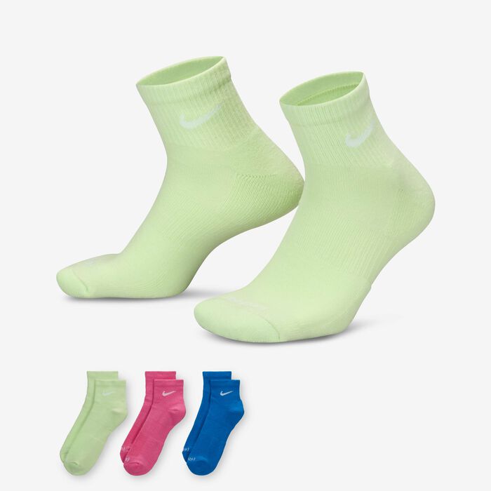 Nike Everyday Plus Cushioned Training Ankle Socks (3 Pairs) Multi-Color Nike Everyday Plus Cushioned Training Ankle Socks (3 Pairs) Multi-Color image number 0