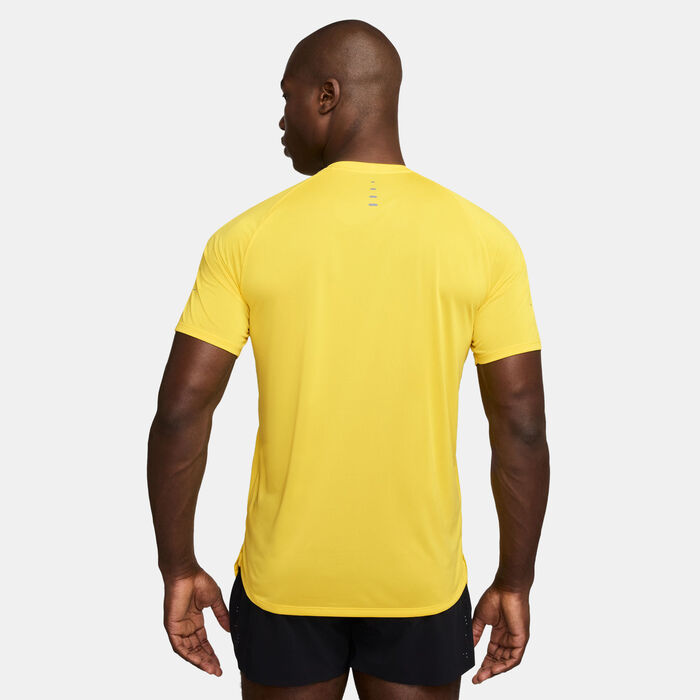 Nike Men's Stride Dri-FIT ADV Running Top yellow Nike Men's Stride Dri-FIT ADV Running Top yellow image number 1