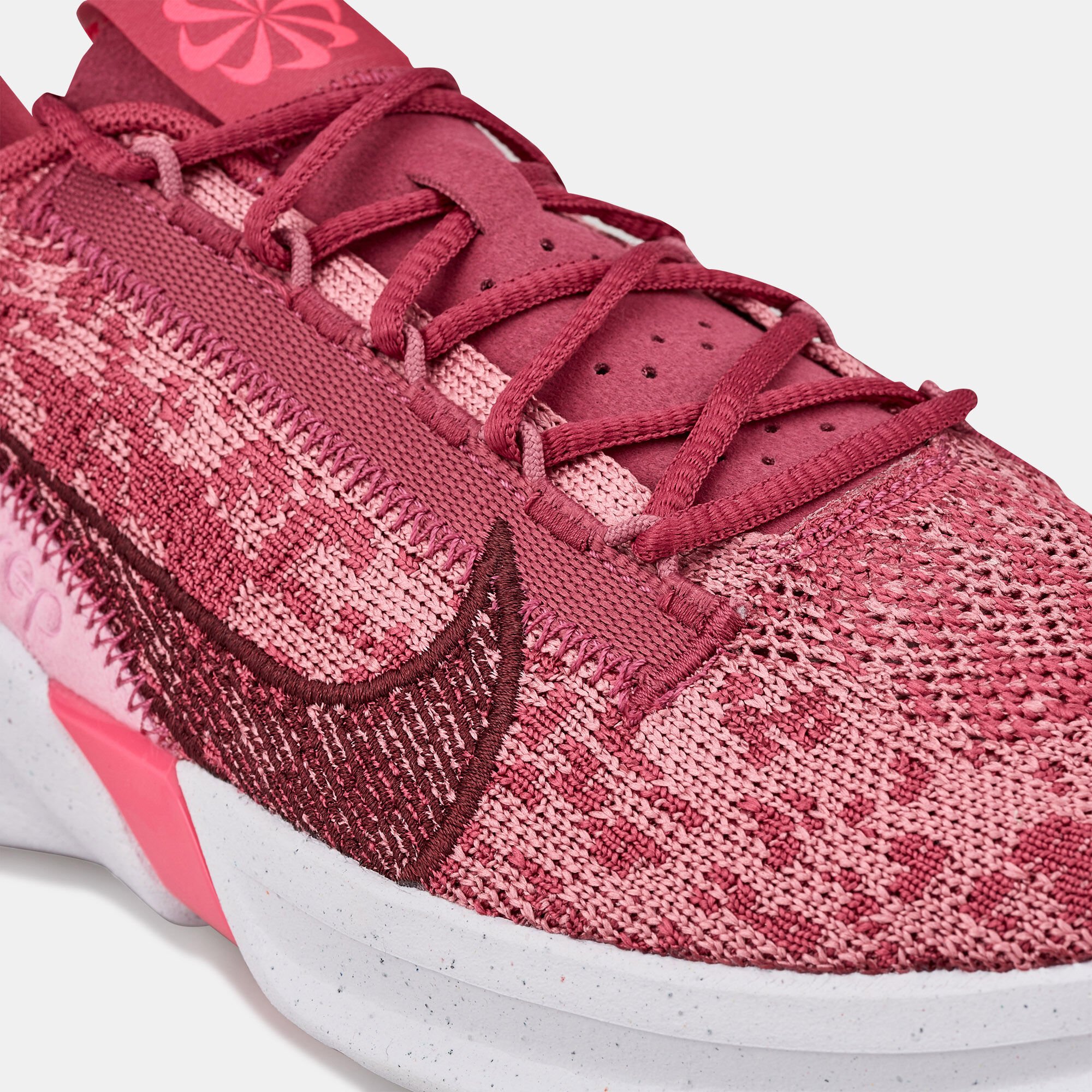 Nike air zoom fearless flyknit discount 2 metallic women s training shoe