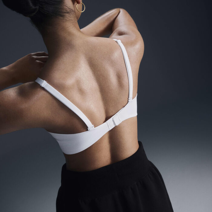 Nike Women's Alate Minimalist Light-Support Convertible Sports Bra White Nike Women's Alate Minimalist Light-Support Convertible Sports Bra White image number 2