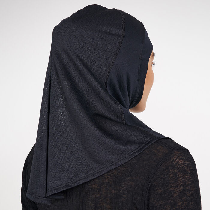 Under Armour Women's UA Sport Hijab Black Under Armour Women's UA Sport Hijab Black image number 1