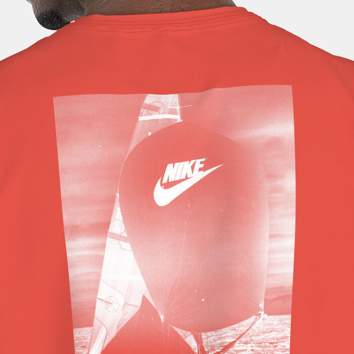 Nike Swim Men's Icon Hydro Rashguard Red image number 3