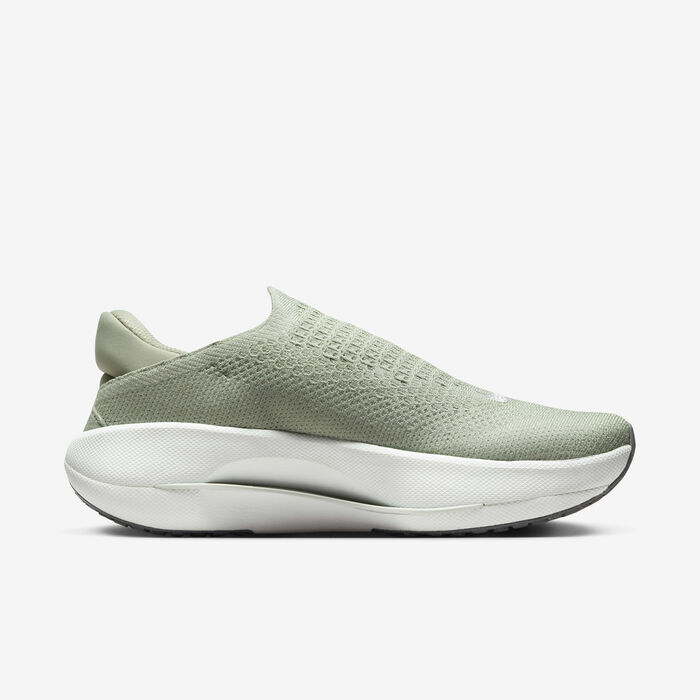 Nike Women's Reina EasyOn Shoes Green Nike Women's Reina EasyOn Shoes Green image number 2