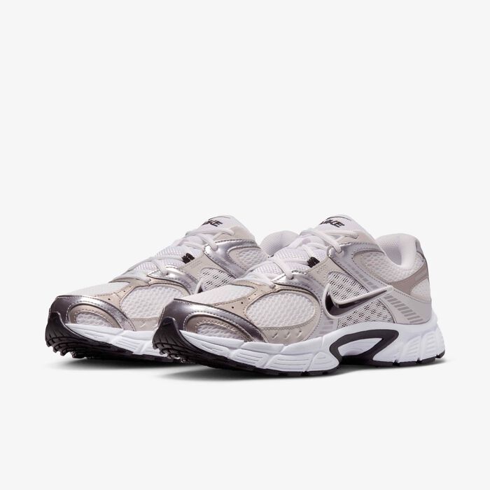 Nike Men's V5 RNR Shoes White Nike Men's V5 RNR Shoes White image number 4