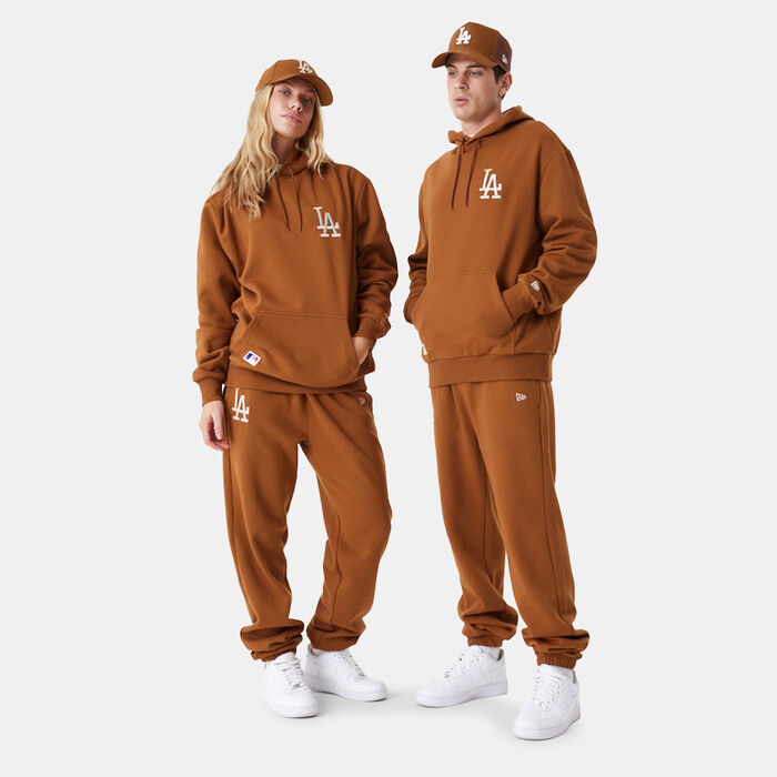 New Era Men's Los Angeles Dodgers League Essentials Pullover Hoodie Beige image number 3