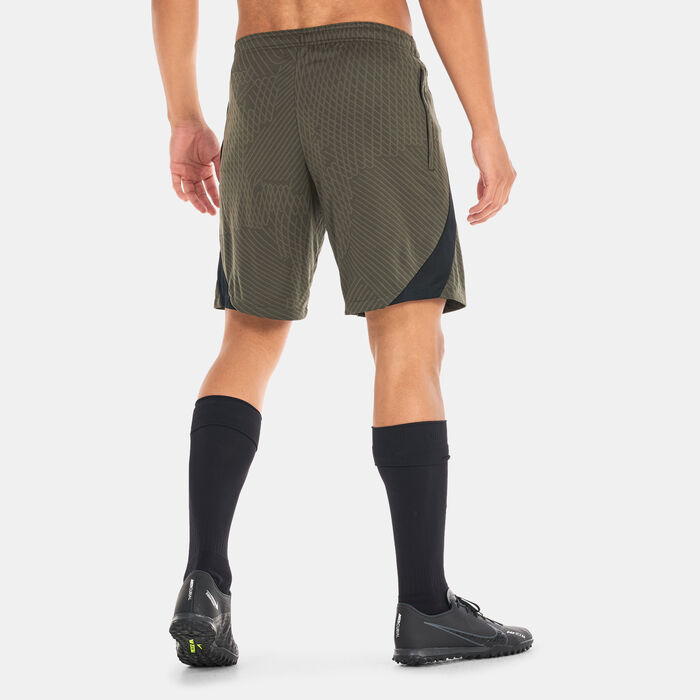 Nike Men's F.C. Barcelona Dri-FIT Strike Shorts Green image number 1