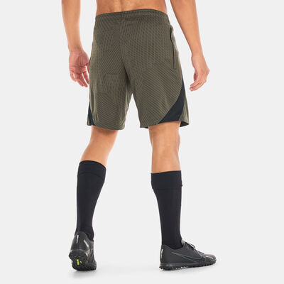 Nike Men's F.C. Barcelona Dri-FIT Strike Shorts Green Nike Men's F.C. Barcelona Dri-FIT Strike Shorts Green