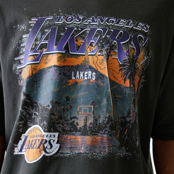 New Era Men's NBA Los Angeles Lakers Graphic T-Shirt Grey New Era Men's NBA Los Angeles Lakers Graphic T-Shirt Grey image number 2