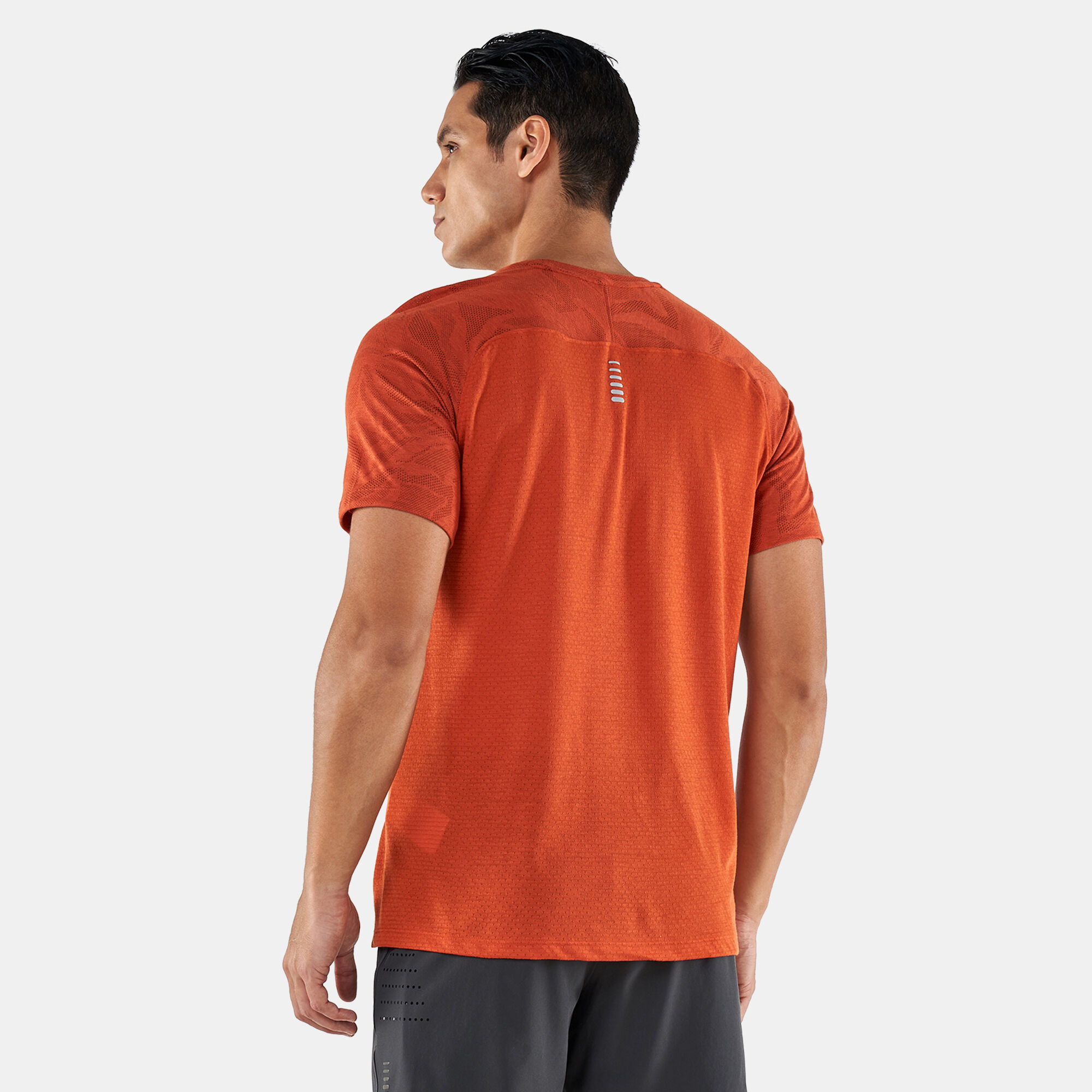 Buy Under Armour Men s UA Streaker Jacquard T Shirt Orange in KSA SSS