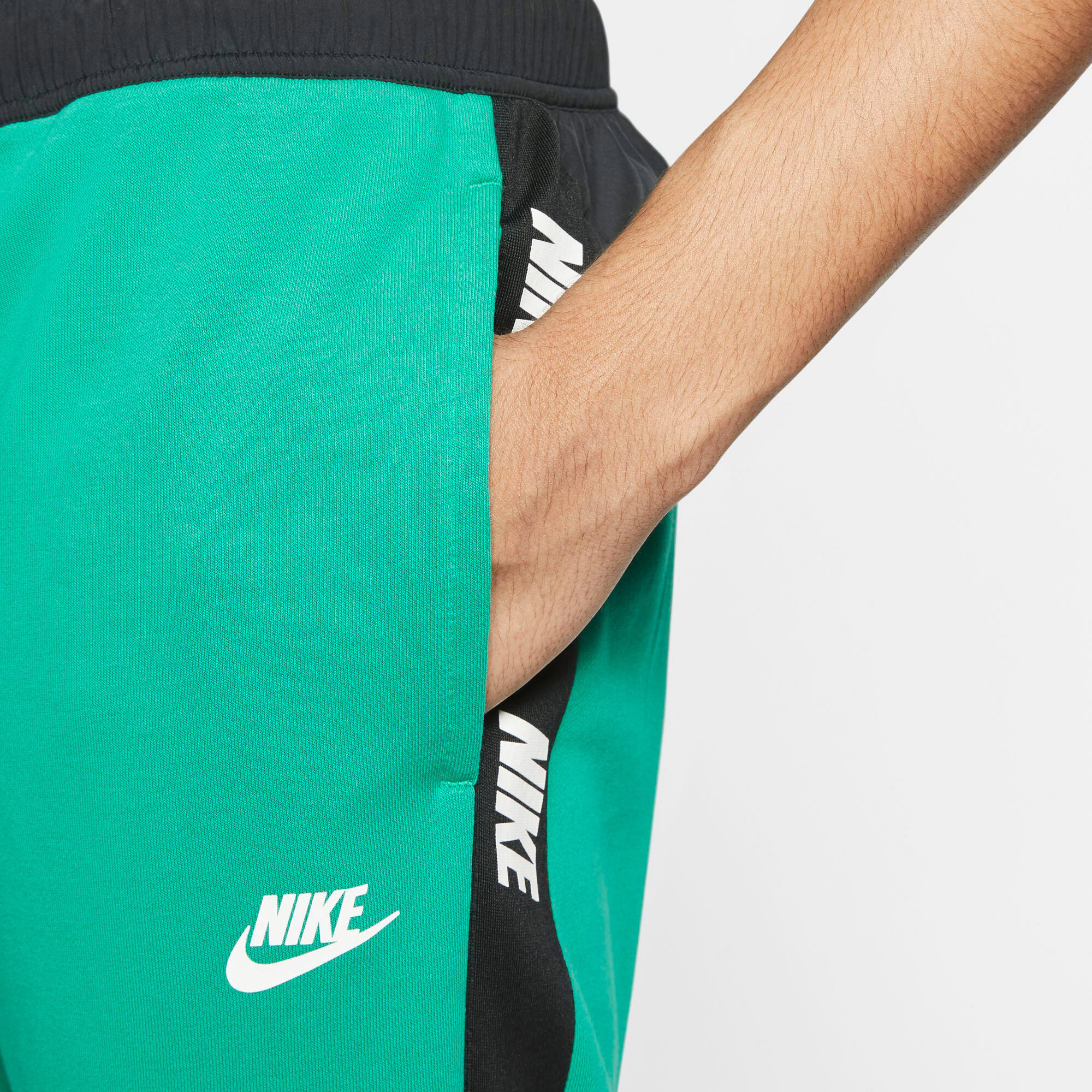 nike multi futura jogger
