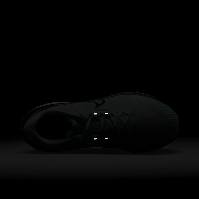 Nike Women's Vomero 17 Road Running Shoes Green image number 8