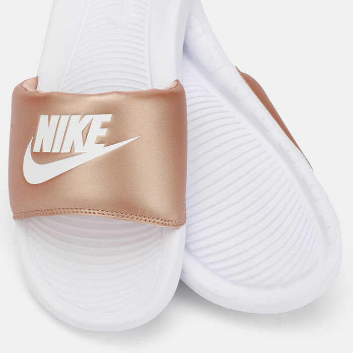 Nike Women's Victori Slides Gold Nike Women's Victori Slides Gold image number 2