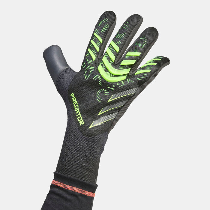 adidas Men's Predator Pro Football Goalkeeper Gloves Black adidas Men's Predator Pro Football Goalkeeper Gloves Black image number 1