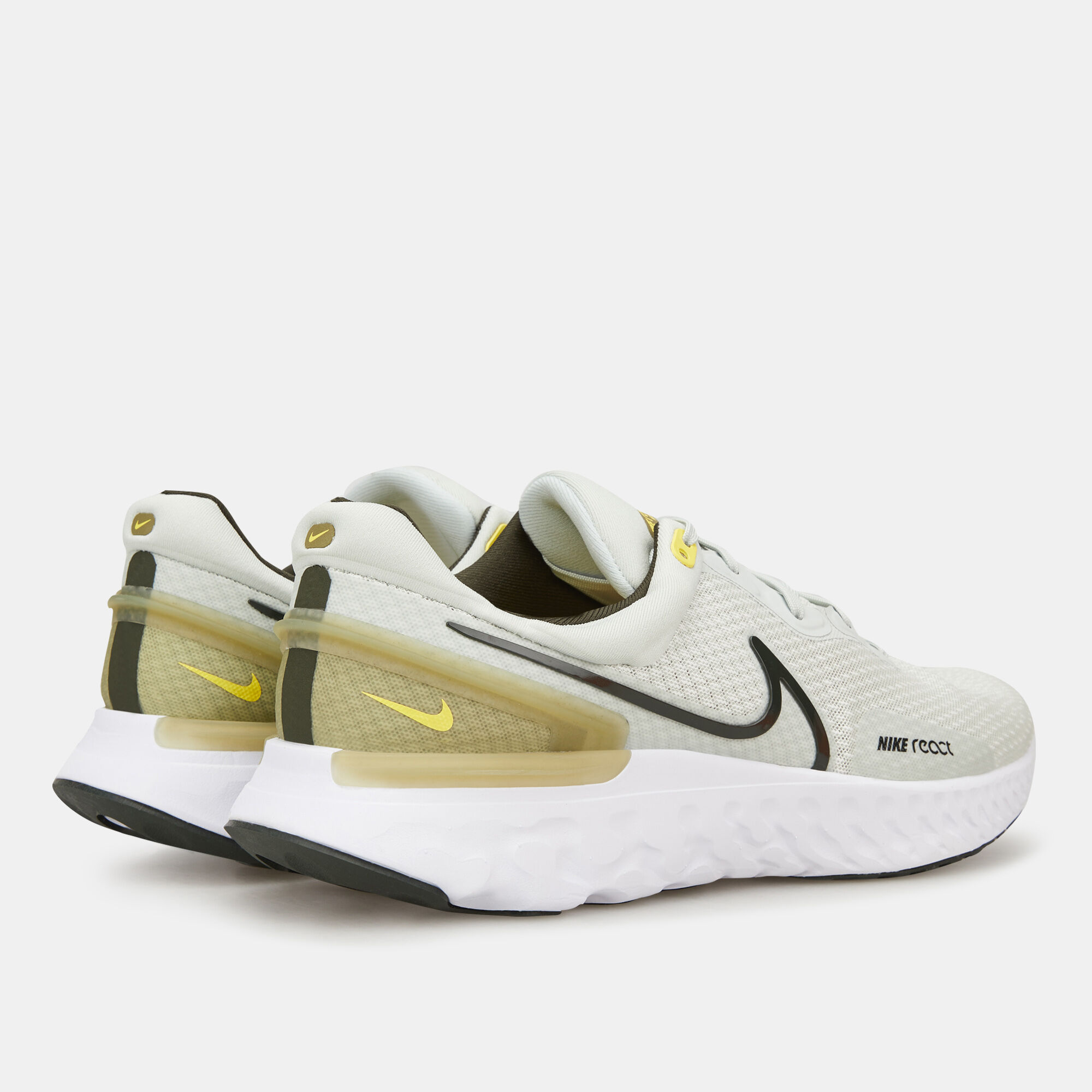 Men s React Miler 3 Road Running Shoe Grey Nike in KSA SSS