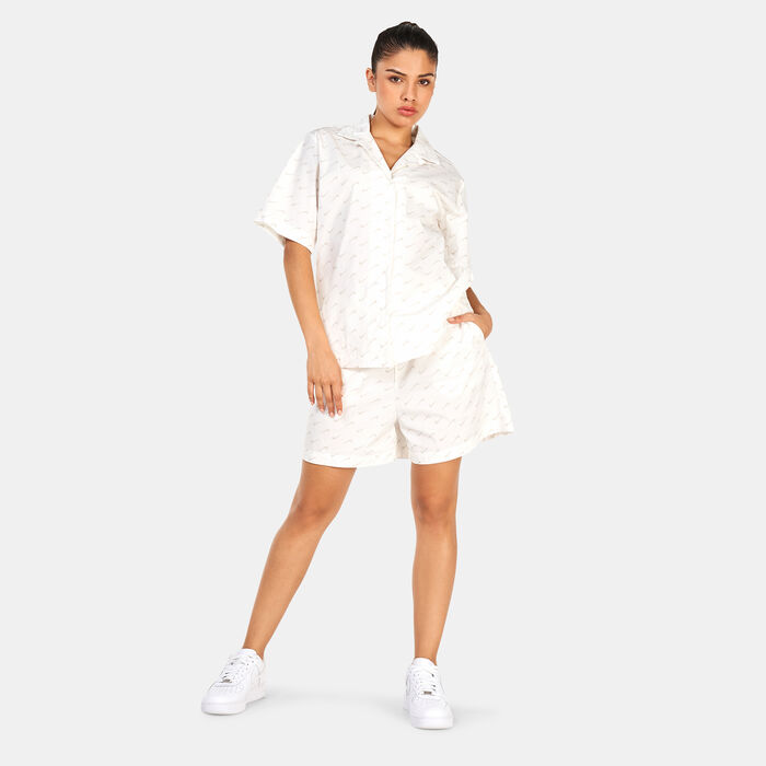 Nike Women's Sportswear Everyday Woven High-Rise Shorts Ivory image number 2