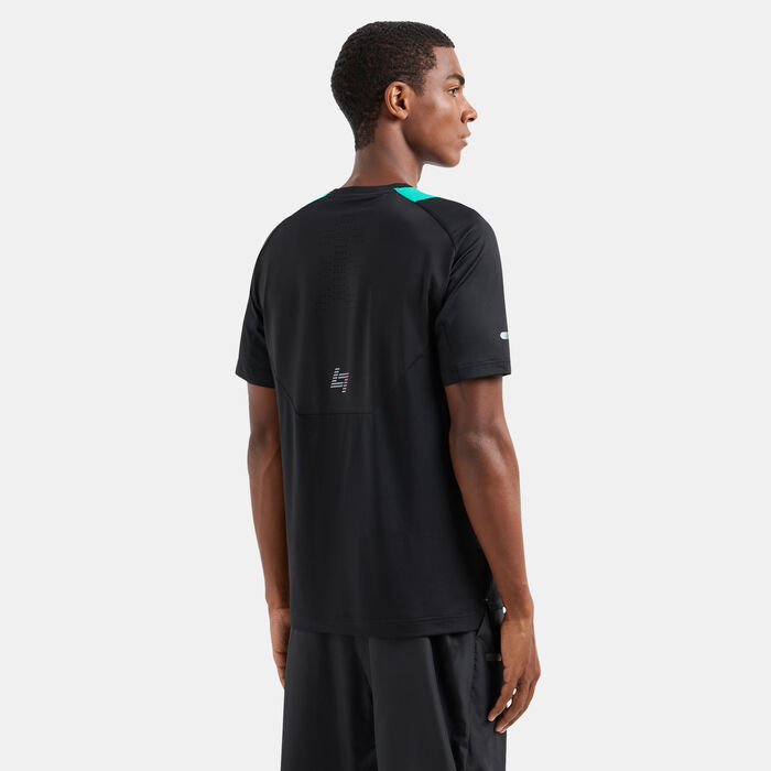 EA7 Emporio Armani Men's Ventus7 Top Performer T-Shirt Black EA7 Emporio Armani Men's Ventus7 Top Performer T-Shirt Black image number 1