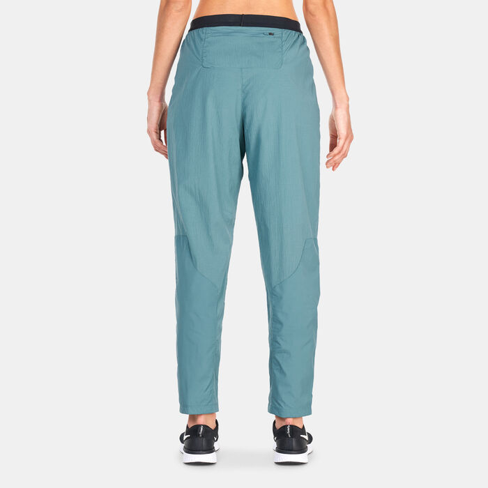 Nike Women's Therma-FIT Run Division Pants Green image number 1