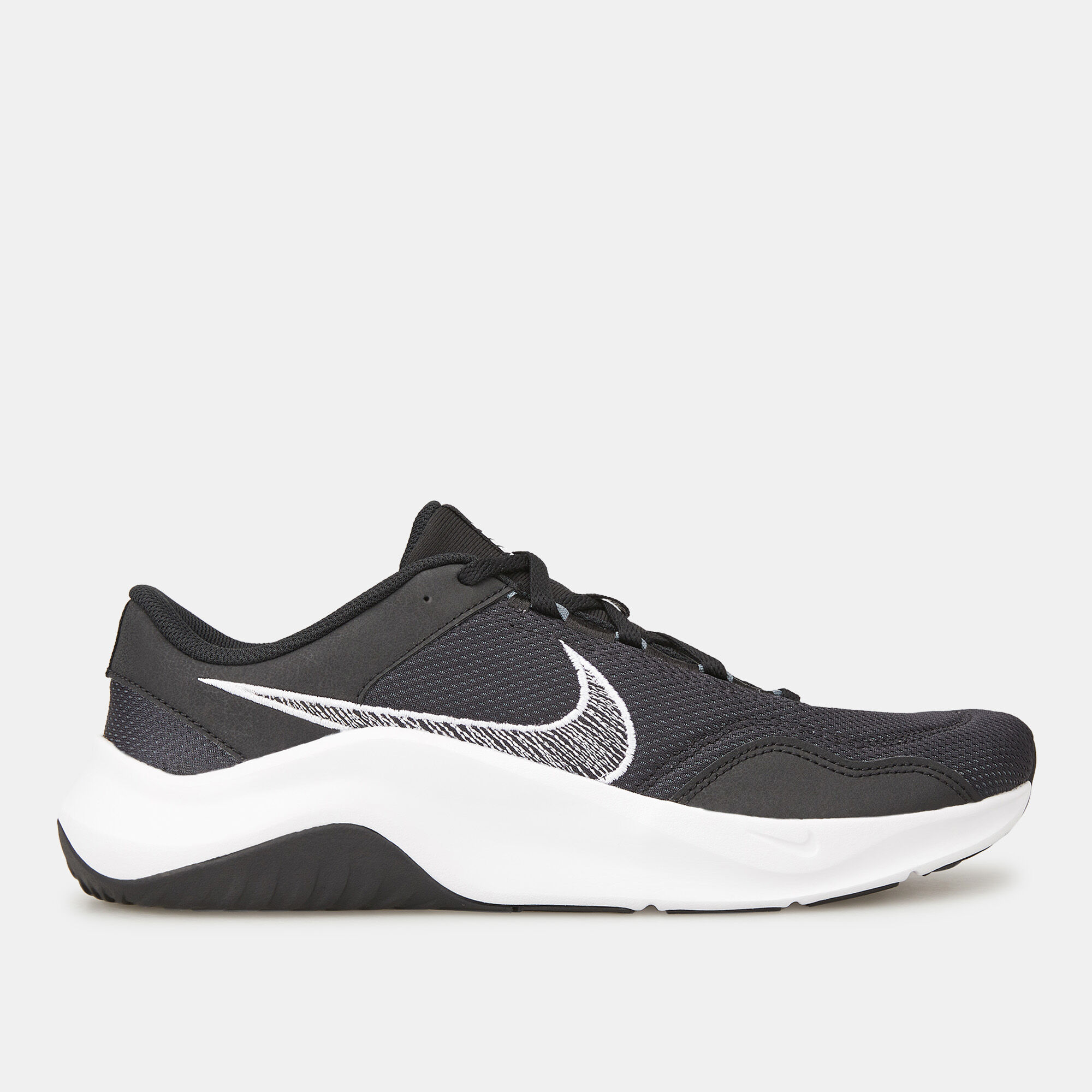 Nike essential trainer on sale