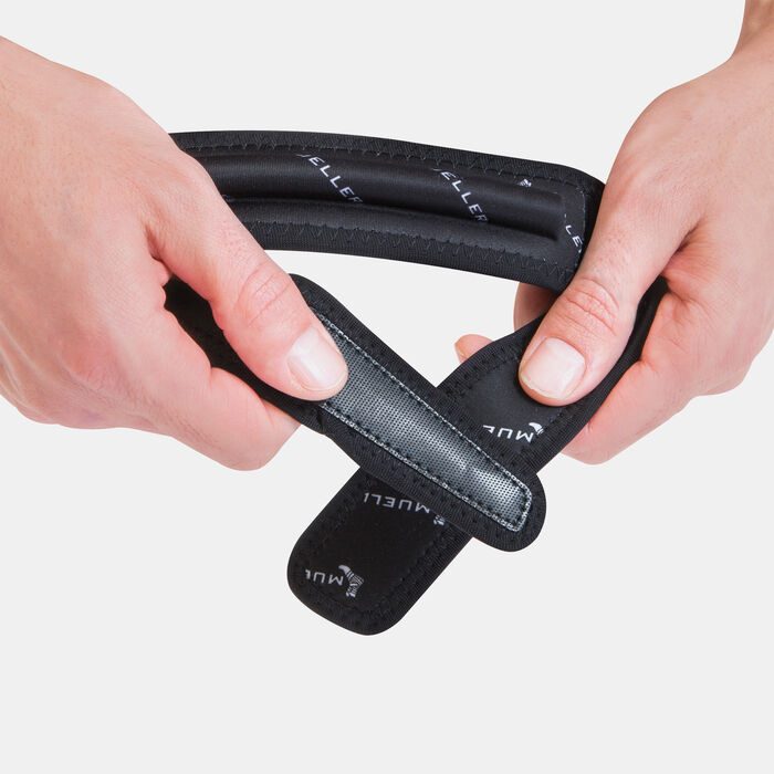Mueller Jumpers Knee Strap (One Size) Black Mueller Jumpers Knee Strap (One Size) Black image number 1