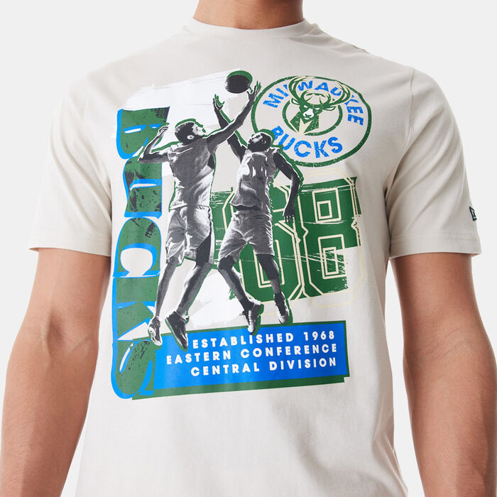 New Era Men's NBA Milwaukee Bucks Player Graphic T-Shirt Beige New Era Men's NBA Milwaukee Bucks Player Graphic T-Shirt Beige image number 3