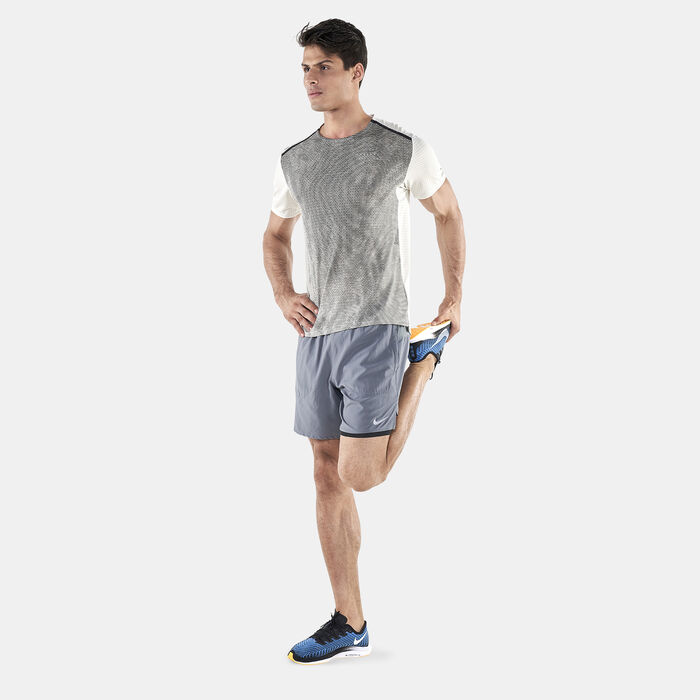 Nike Men's Stride Dri-FIT 2-in-1 Running Shorts Grey Nike Men's Stride Dri-FIT 2-in-1 Running Shorts Grey image number 2