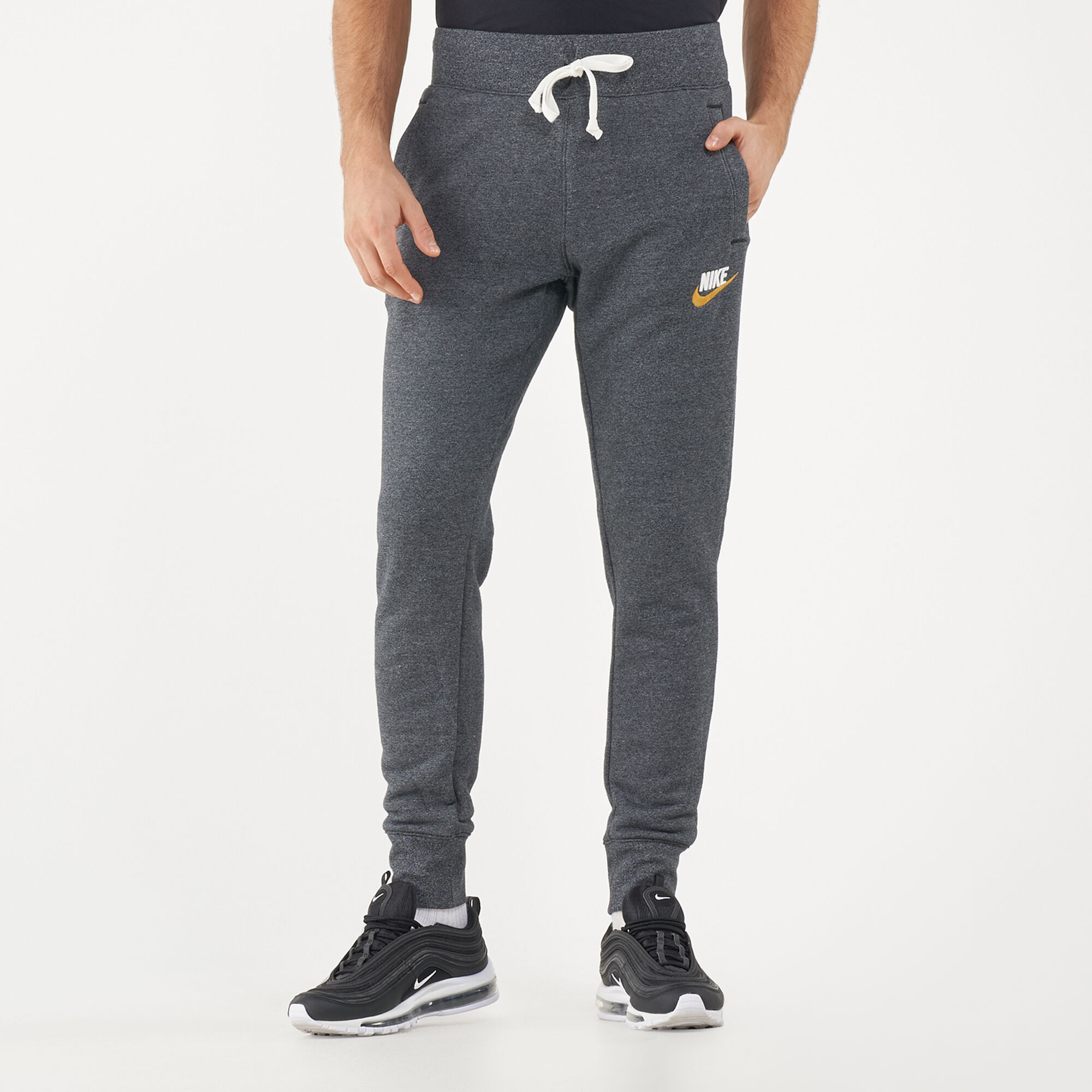 Nike Men s Sportswear Heritage Joggers in KSA SSS