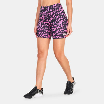 Nike Women's Mid-Rise 7-inch Printed Bike Shorts Pink