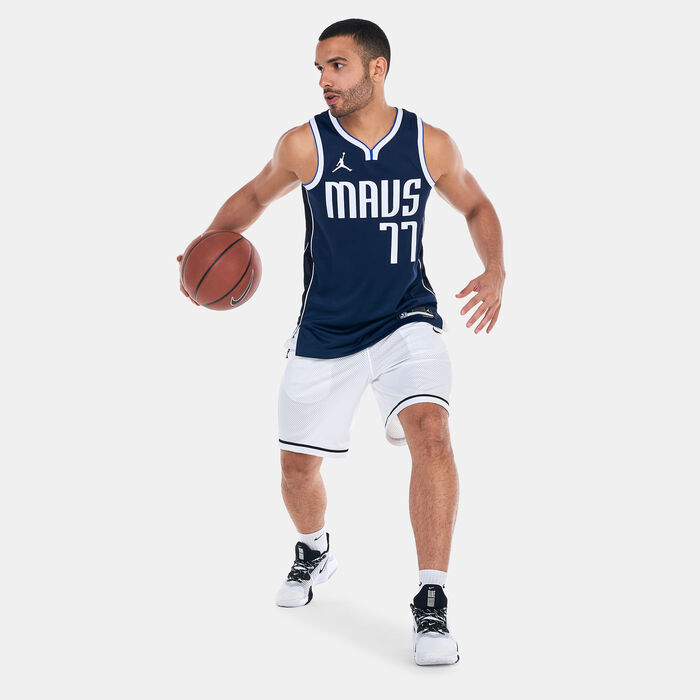 Jordan Men's NBA Dallas Mavericks Statement Edition Dri-FIT Swingman Basketball Jersey Blue image number 2