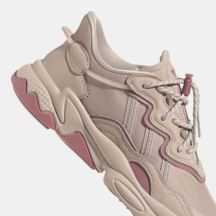 adidas Originals Women's OZWEEGO Shoe Brown adidas Originals Women's OZWEEGO Shoe Brown image number 4