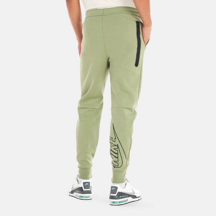 Nike Men's Tech Fleece Graphic Joggers Green image number 1