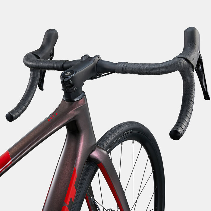 Giant Defy Advanced 2 Road Bike Red Giant Defy Advanced 2 Road Bike Red image number 10