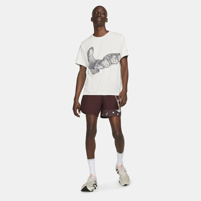 Nike Men's Dri-FIT UV Run Division Miller T-Shirt White Nike Men's Dri-FIT UV Run Division Miller T-Shirt White image number 2