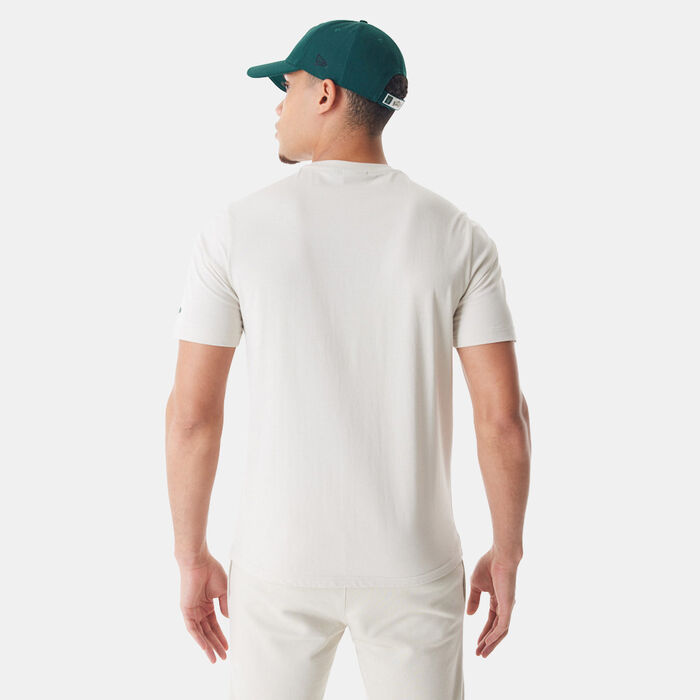 New Era Men's NBA Milwaukee Bucks Player Graphic T-Shirt Beige New Era Men's NBA Milwaukee Bucks Player Graphic T-Shirt Beige image number 1