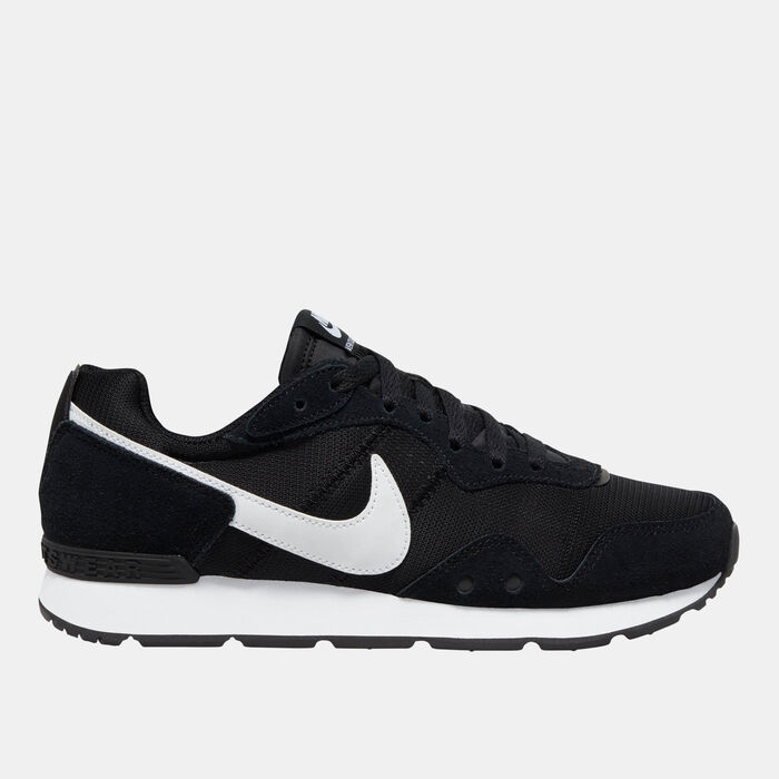 Nike Women's Venture Runner Shoe Black image number 1