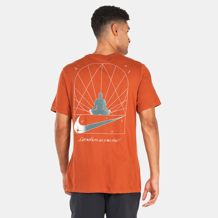 Nike Men's Dri-FIT Yoga T-Shirt Brown Nike Men's Dri-FIT Yoga T-Shirt Brown image number 1