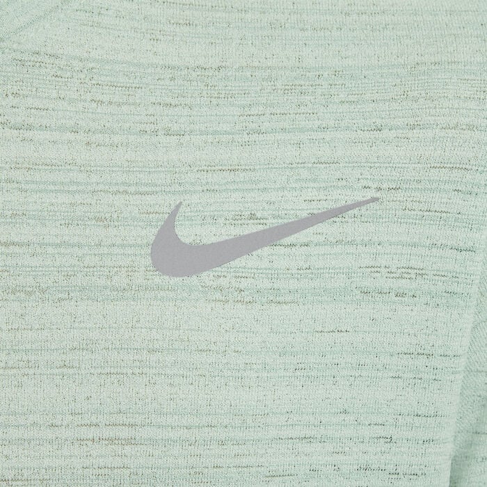 Nike Kids' Miler Run Division T-Shirt (Older Kids) Green Nike Kids' Miler Run Division T-Shirt (Older Kids) Green image number 4