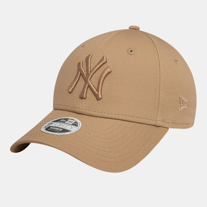 New Era Women's MLB New York Yankees League Essential 9FORTY Cap Beige image number 3