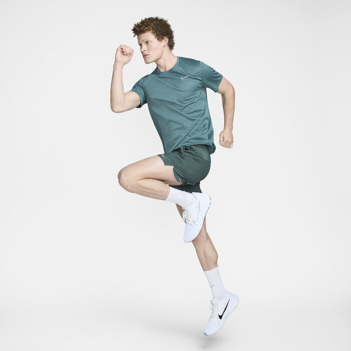 Nike Men's Miler Dri-FIT UV Running T-Shirt Green Nike Men's Miler Dri-FIT UV Running T-Shirt Green image number 4