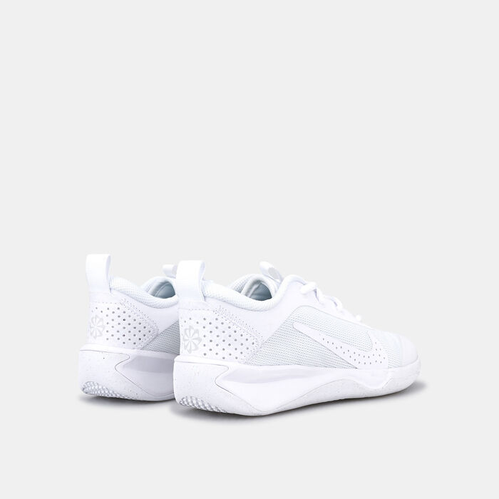 Nike Kids' Omni Multi-Court Indoor Court Shoes White image number 2