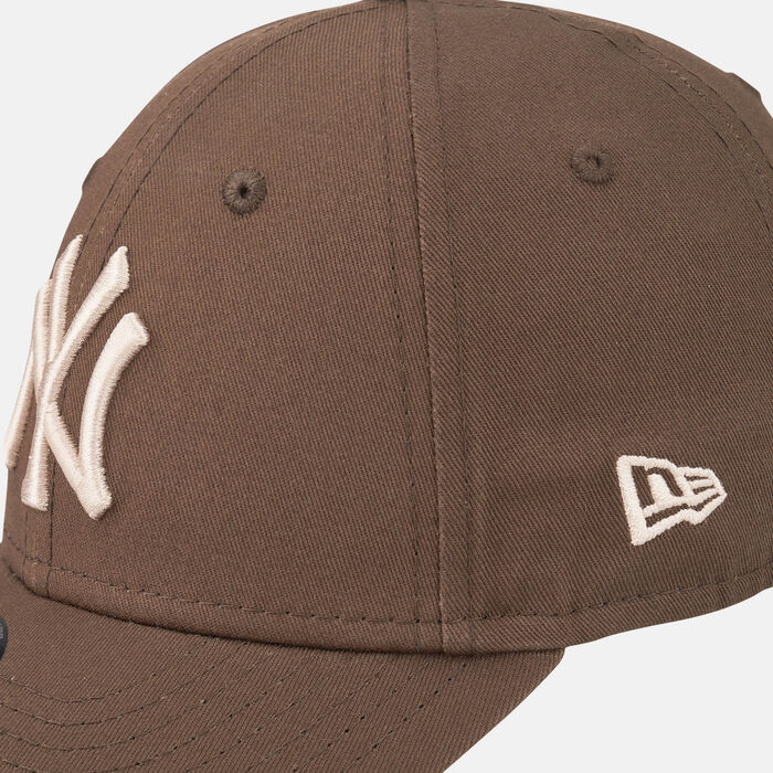 New Era Men's League Essentials 9FORTY New York Yankees Cap Brown New Era Men's League Essentials 9FORTY New York Yankees Cap Brown image number 2