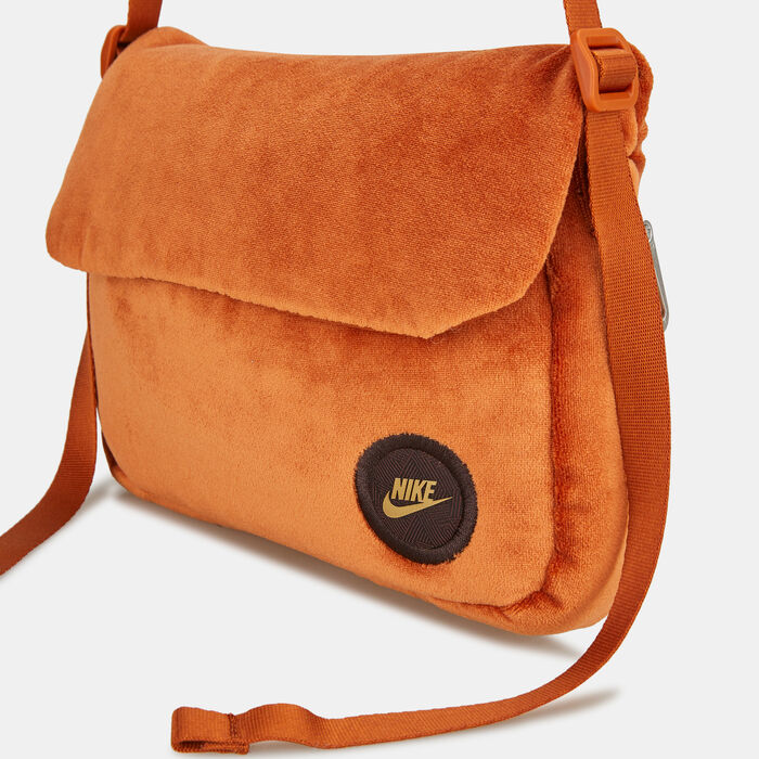 Nike Women's Sportswear Futura 365 Crossbody Bag Brown image number 3