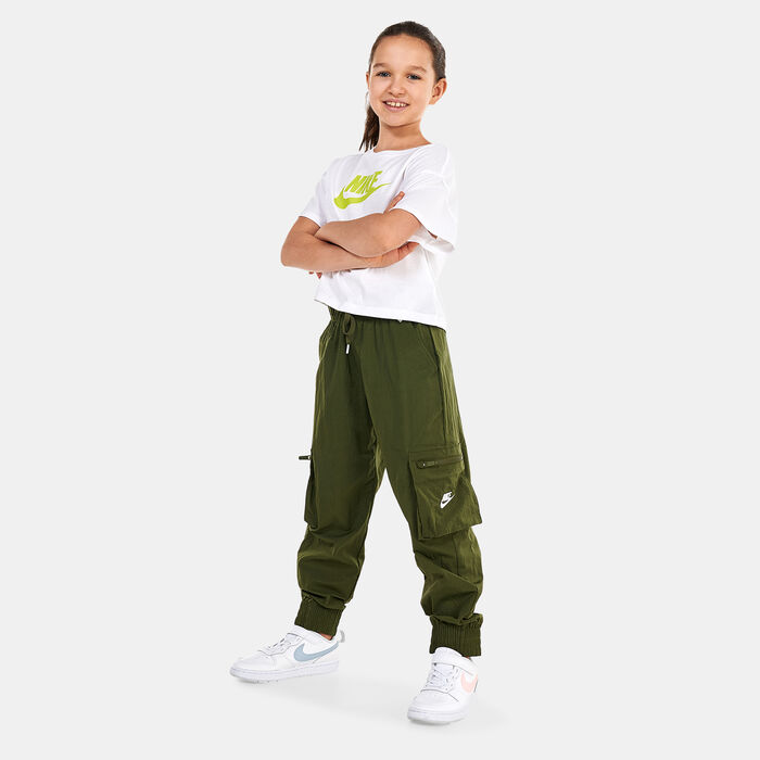 Nike Kids' Sportswear Woven Cargo Pants (Older Kids) Green Nike Kids' Sportswear Woven Cargo Pants (Older Kids) Green image number 2