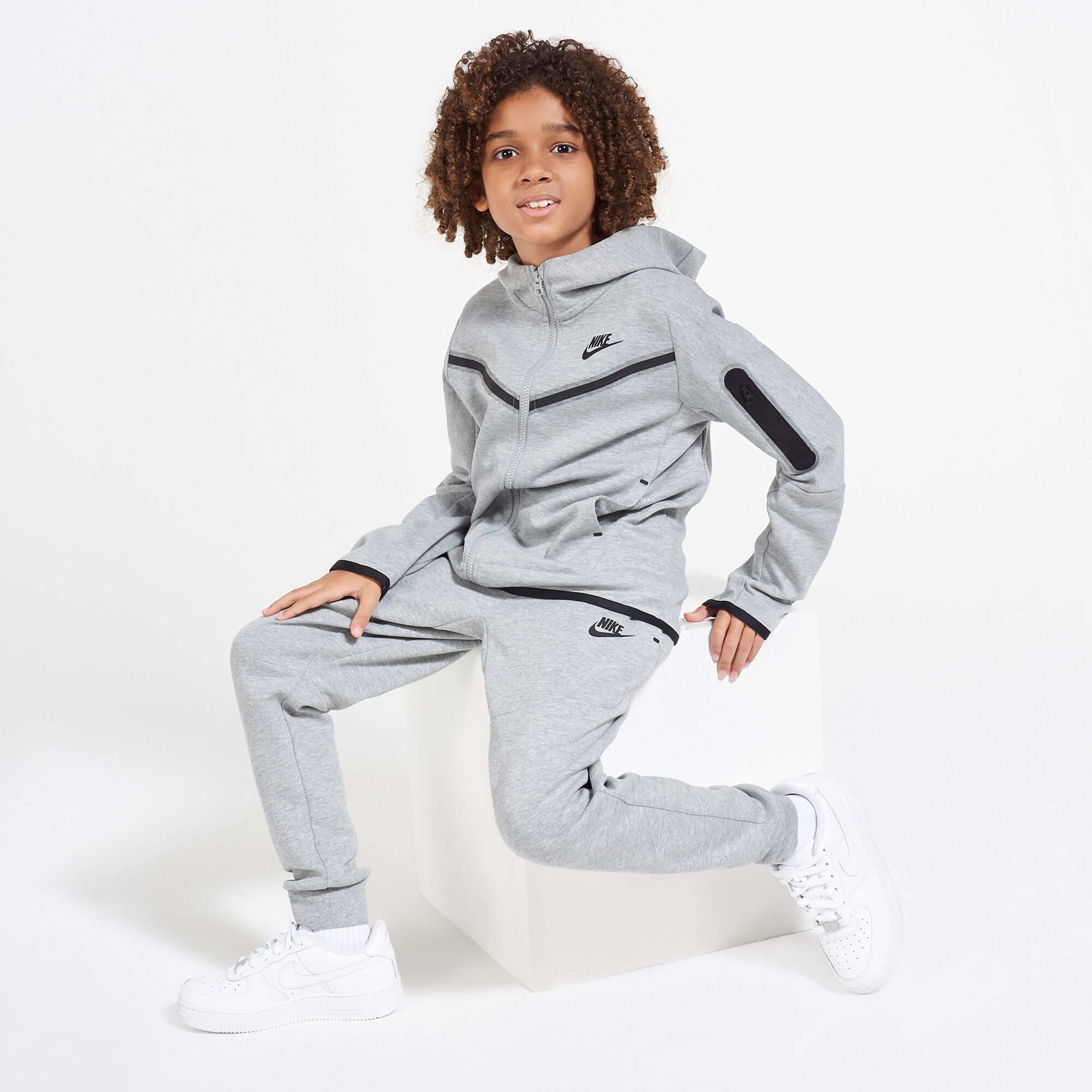 Kids Sportswear Tech Fleece Sweatpants Grey Nike in KSA SSS