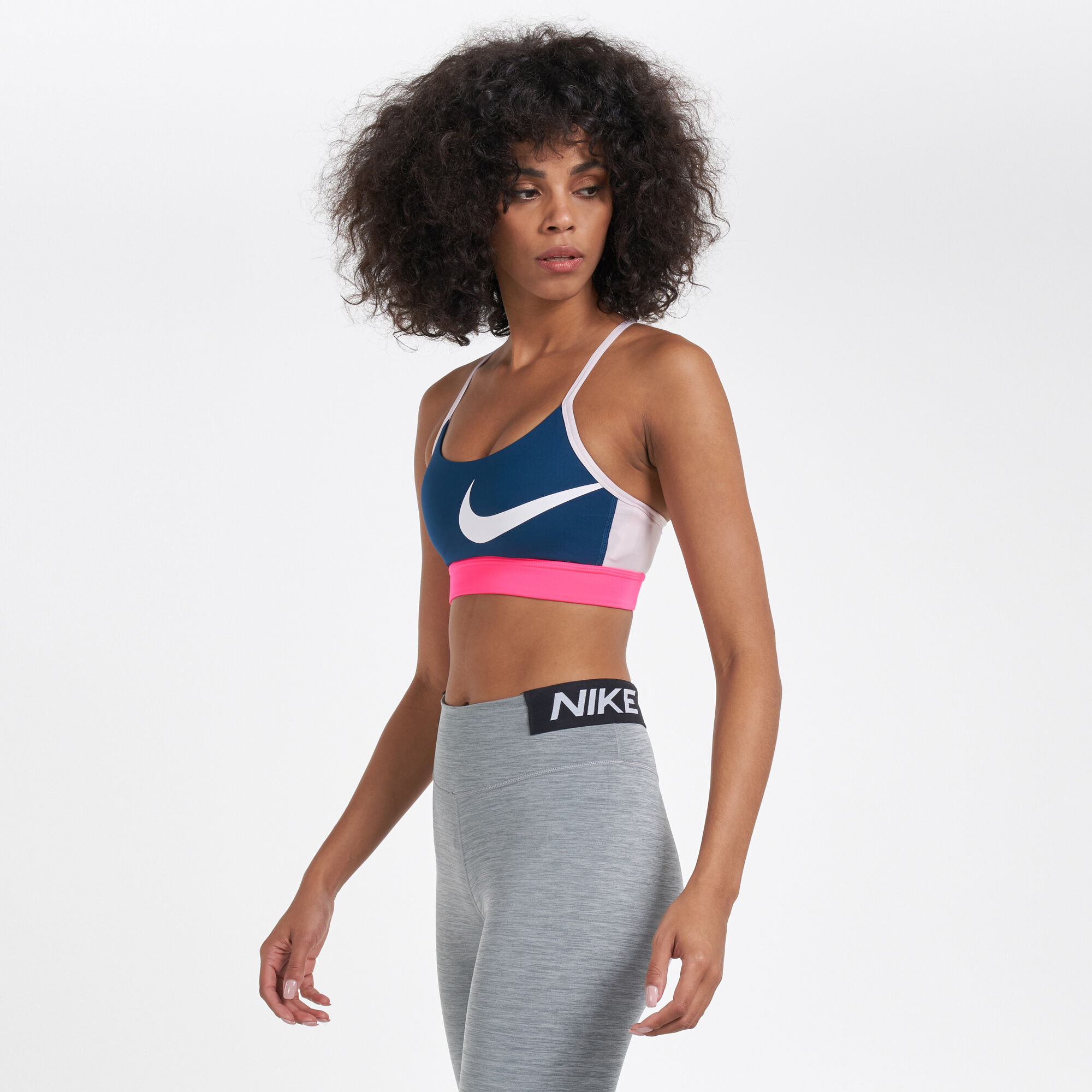 Nike clash sports bra 2025