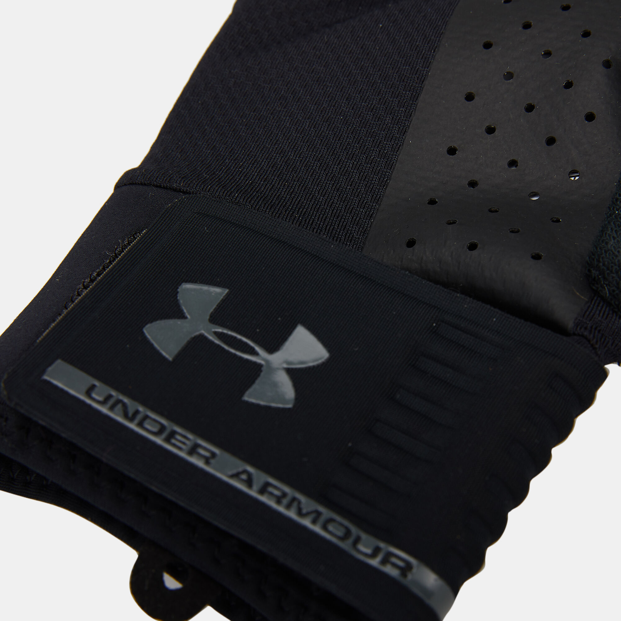Buy Under Armour Men s Weightlifting Gloves Black in KSA SSS