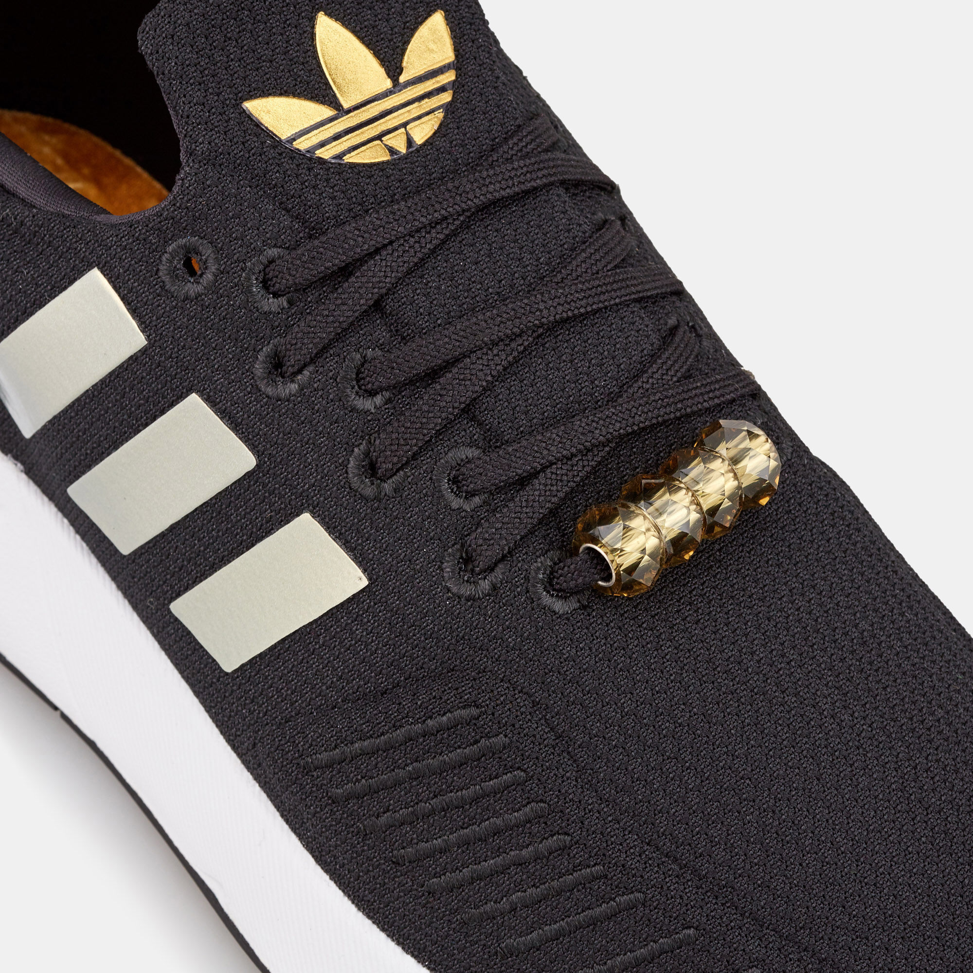 Women's swift run best sale black and gold