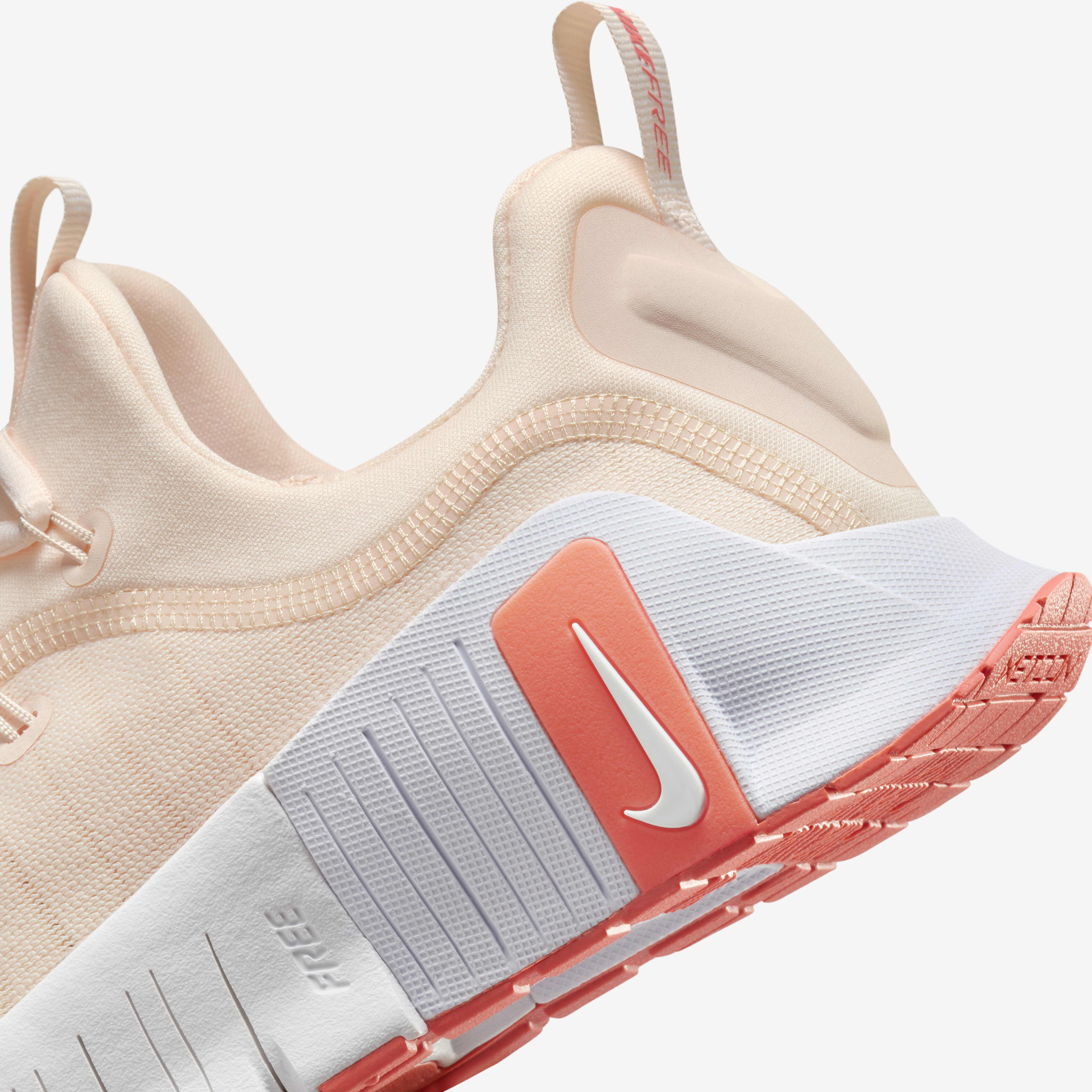 Ladies peach nike trainers clearance
