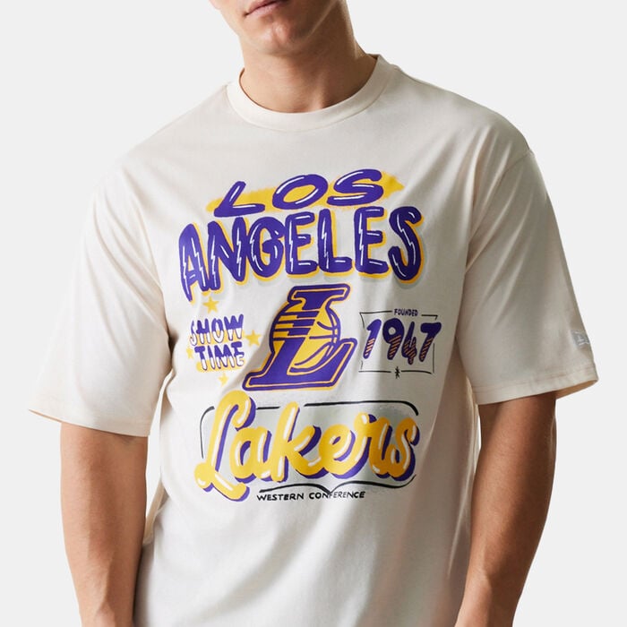New Era Men's NBA Los Angeles Lakers Graphic T-Shirt Beige New Era Men's NBA Los Angeles Lakers Graphic T-Shirt Beige image number 4