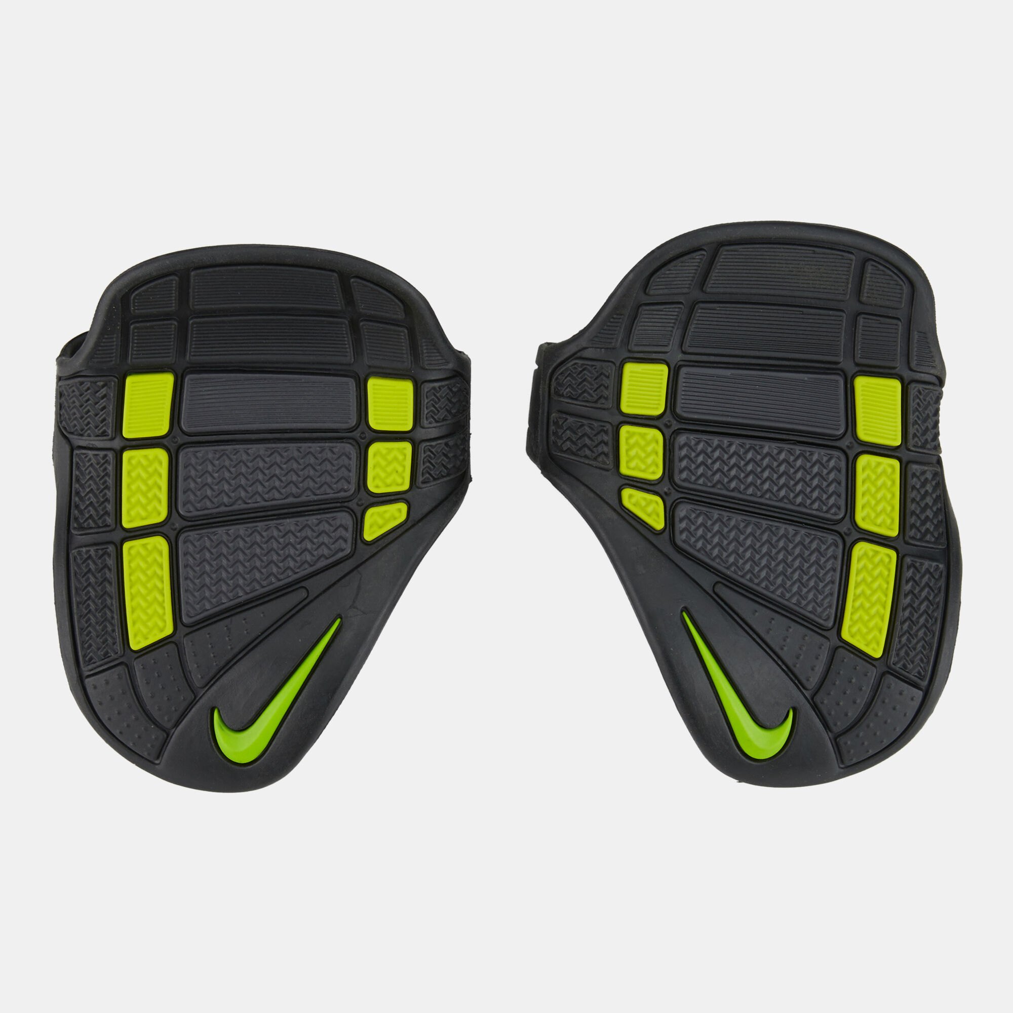 Buy Nike Men s Alpha Training Grip S Black in KSA SSS