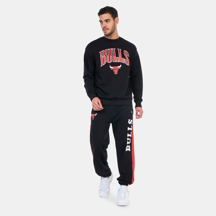 New Era Men's NBA Chicago Bulls Arch Graphic Sweatshirt Black image number 2